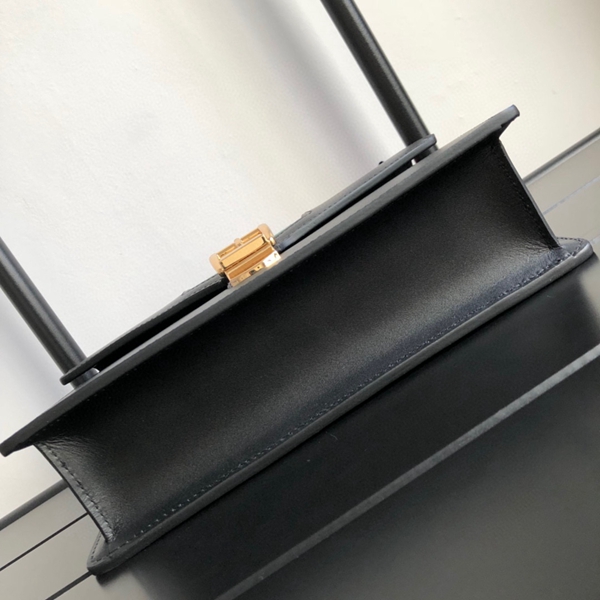 グッチバッグ側面デザイン